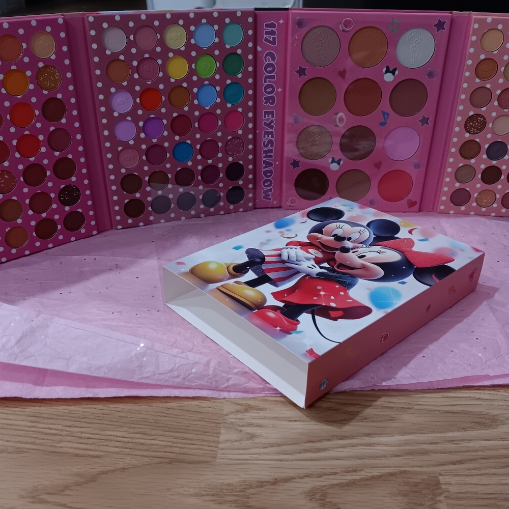 Eye shadow pallets